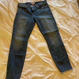 Lucky Brand ankle-length jeans. Frayed hem. Size 12